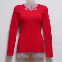 赤モチーフ付きリブニットセーター